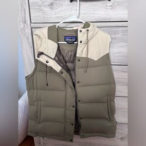 Patagonia Two-Tone Green and Cream Vest